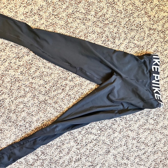 Nike Women Black Athletic Bottoms - Picture 4 of 4